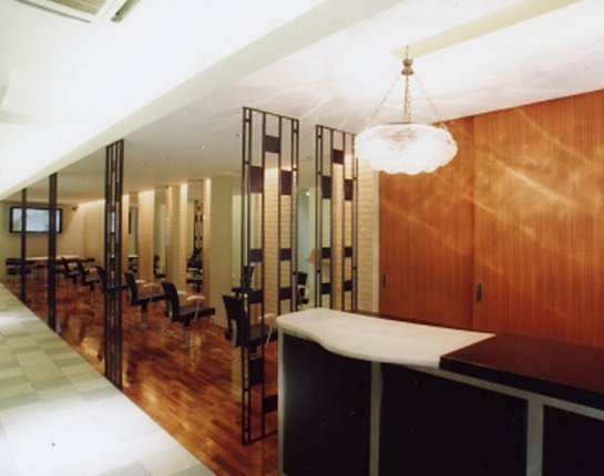 京都に3店舗展開するreko美容室 ブライダルやエステ ネイル まつげなど幅広いご提案ができます